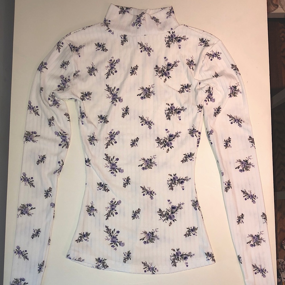 Rue21 white long-sleeved shirt with purple flowers